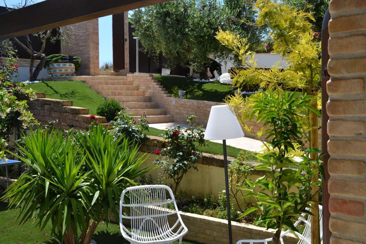 B&B & Spa Novantadieci Club (Adults Only) Atri Bagian luar foto