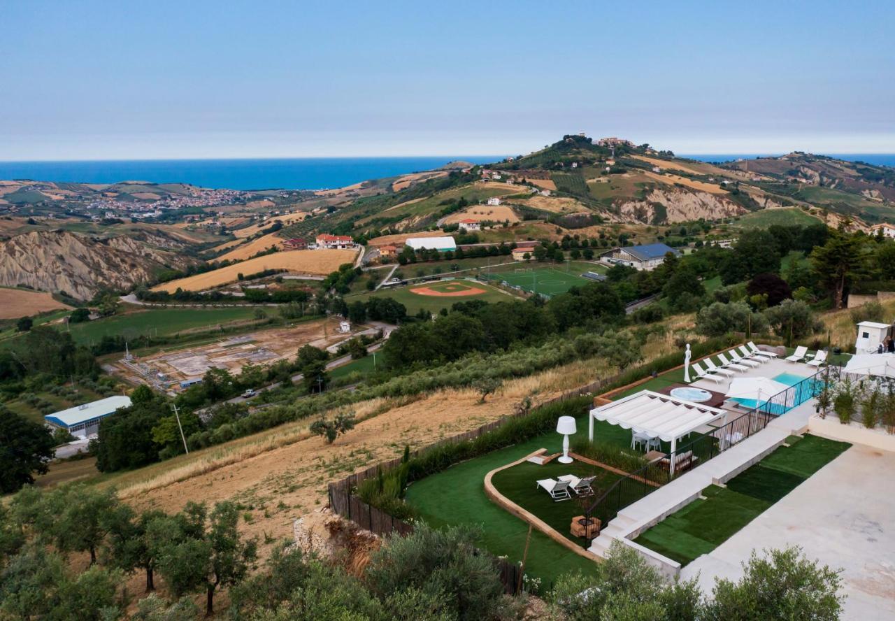 B&B & Spa Novantadieci Club (Adults Only) Atri Bagian luar foto