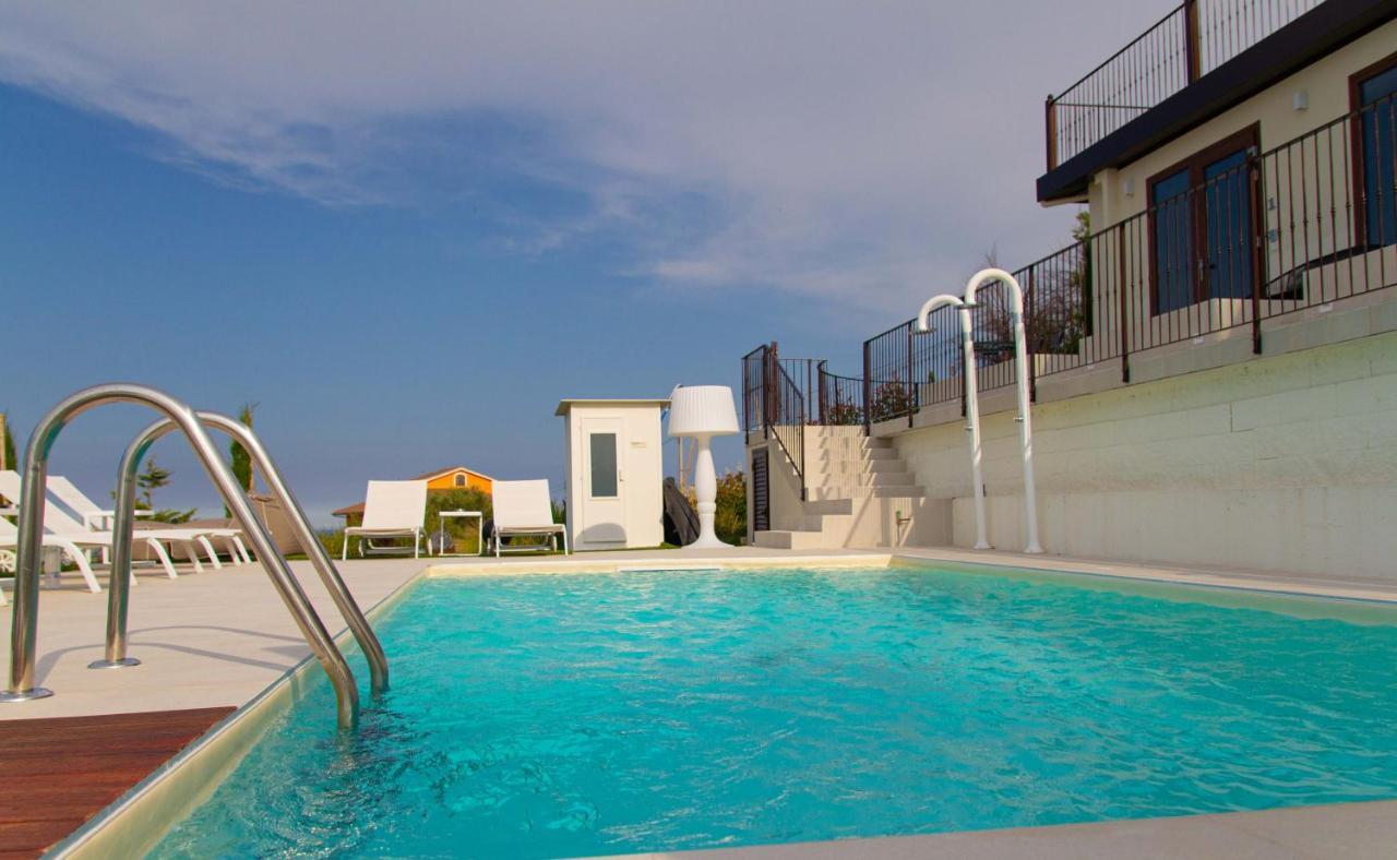 B&B & Spa Novantadieci Club (Adults Only) Atri Bagian luar foto