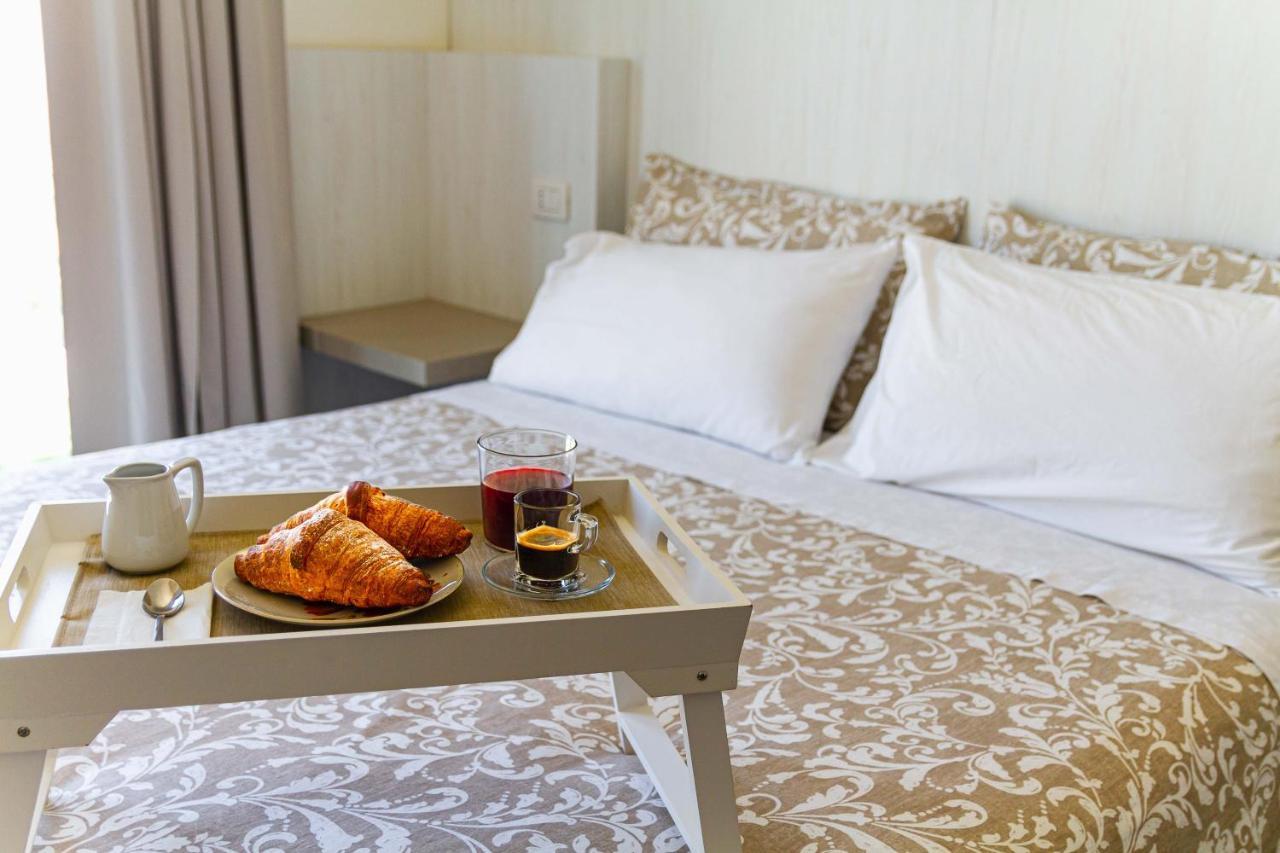 B&B & Spa Novantadieci Club (Adults Only) Atri Bagian luar foto